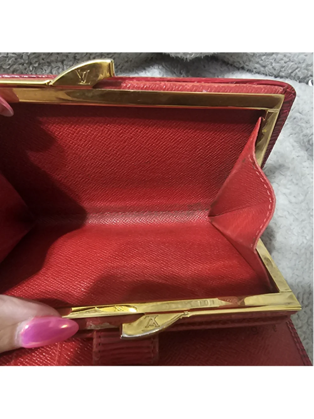 Louis Vuitton Epi Leather Wallet Kisslock Red Gold